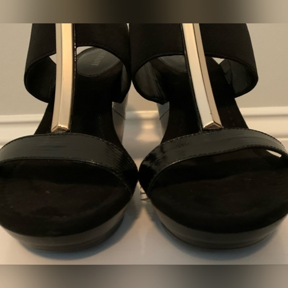 Alfani black wedge heels with gold accent bar. Excellent Used Condition - Picture 3 of 3